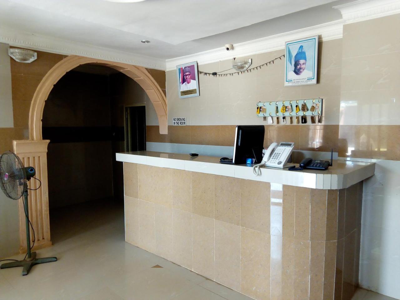 Gen-Preston Hotel And Suites Papalanto Exterior photo