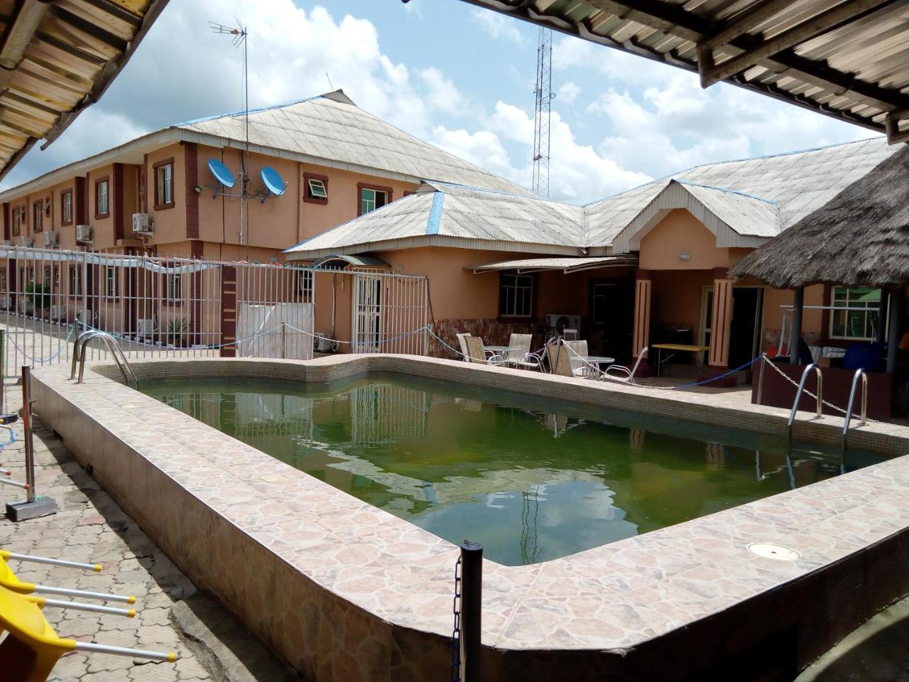 Gen-Preston Hotel And Suites Papalanto Exterior photo