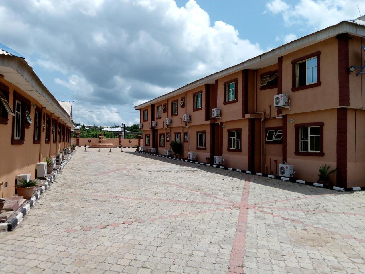 Gen-Preston Hotel And Suites Papalanto Exterior photo